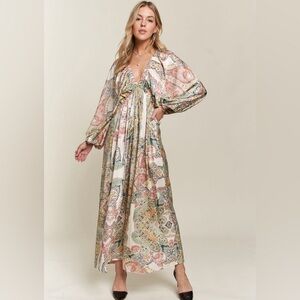 NWT Boho Printed Maxi Dress with Pockets – V-Neck Batwing Sleeves [Size S/M/L]